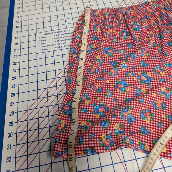 Dividends Soft Red And White Checkered Floral Maternity Shorts - Picture 7 of 11